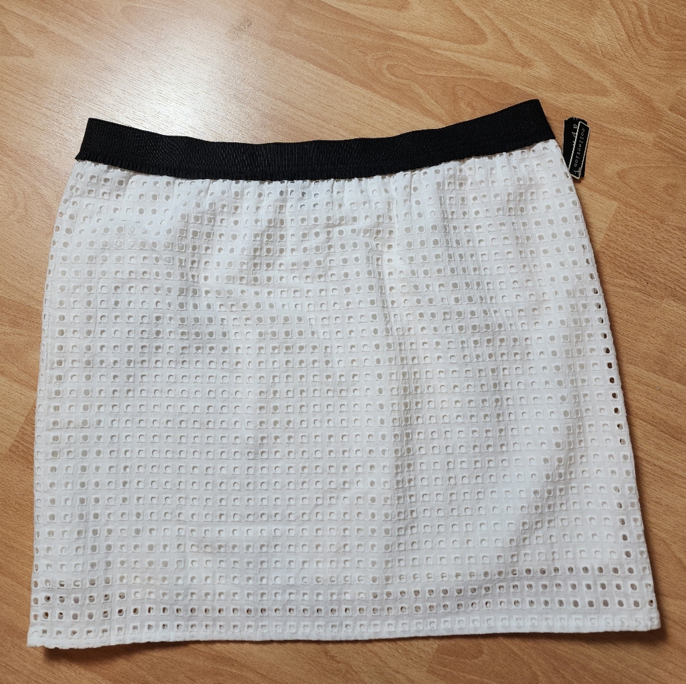 NWT Metaphor Eyelet White Mini Skirt Pull-On Size Large